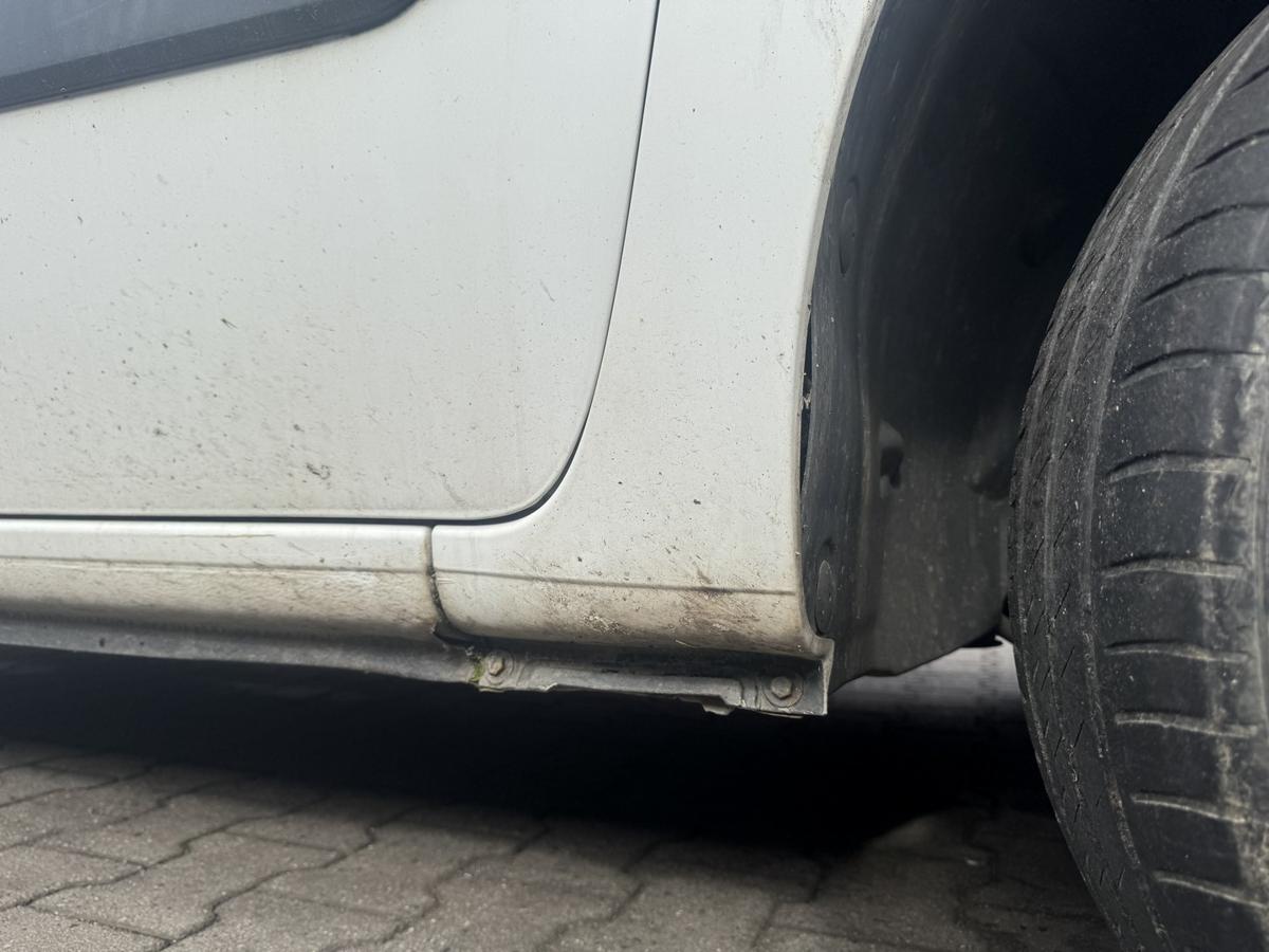 Renault Kangoo 2 original Kotfl&uuml;gel vorn rechts Wei&szlig; Bj.2008